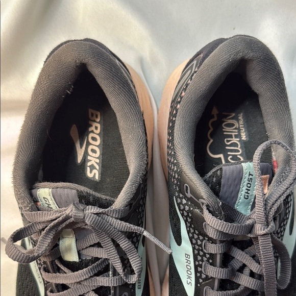 Brooks Ghost 14 Woman’s, size 8.5 Running Sneakers, Black/Pearl/Peach, Preowned - Picture 2 of 15